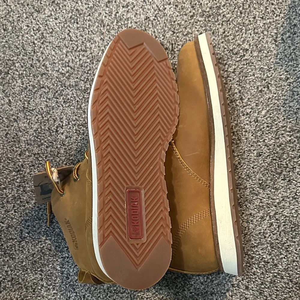 Kodiak Men's Brown Nubuck Leather Chukka Boots Size 9.5 Waterproof Lace Up